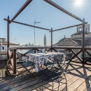 San Marco Vista Sui Tetti Veneziani , Venice Italy